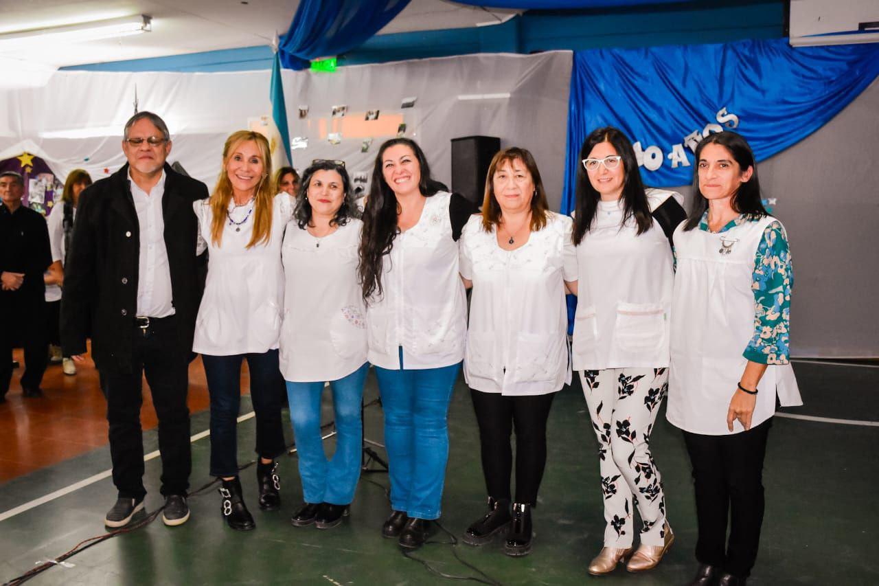 photo_4936052544761867615_y