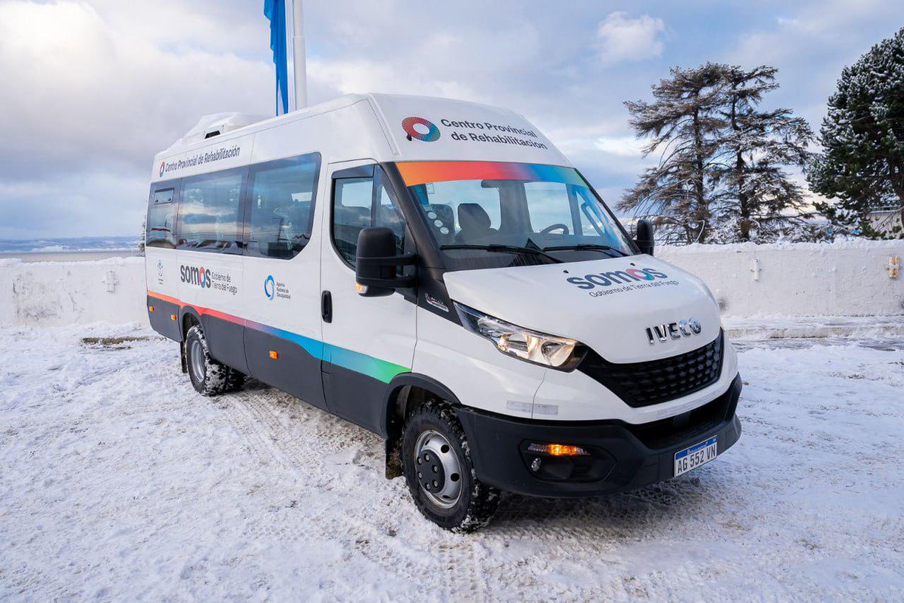 photo_5156683829346414216_y