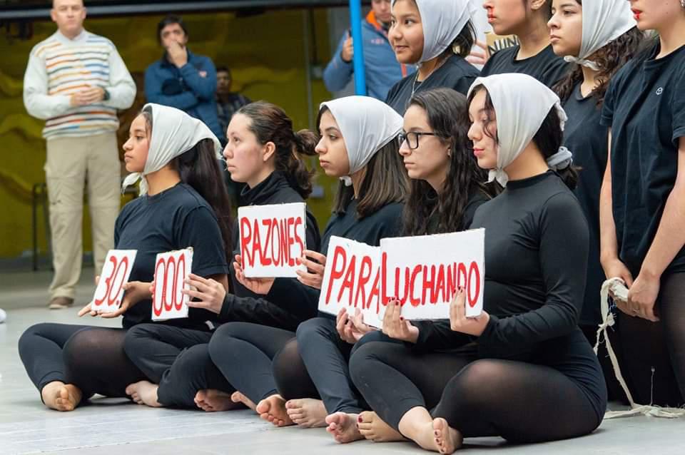 photo_5179487189405379716_y