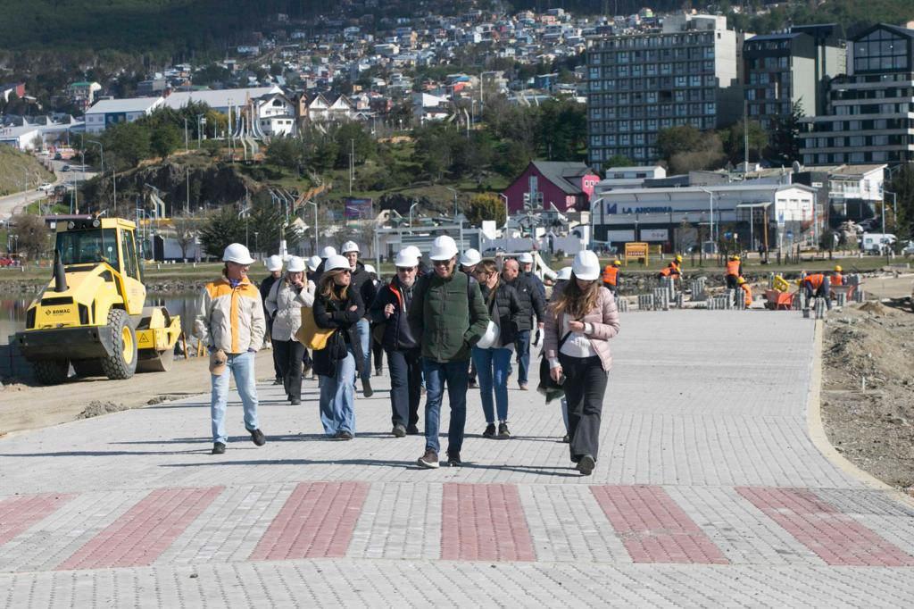 photo_5053094359242746782_y