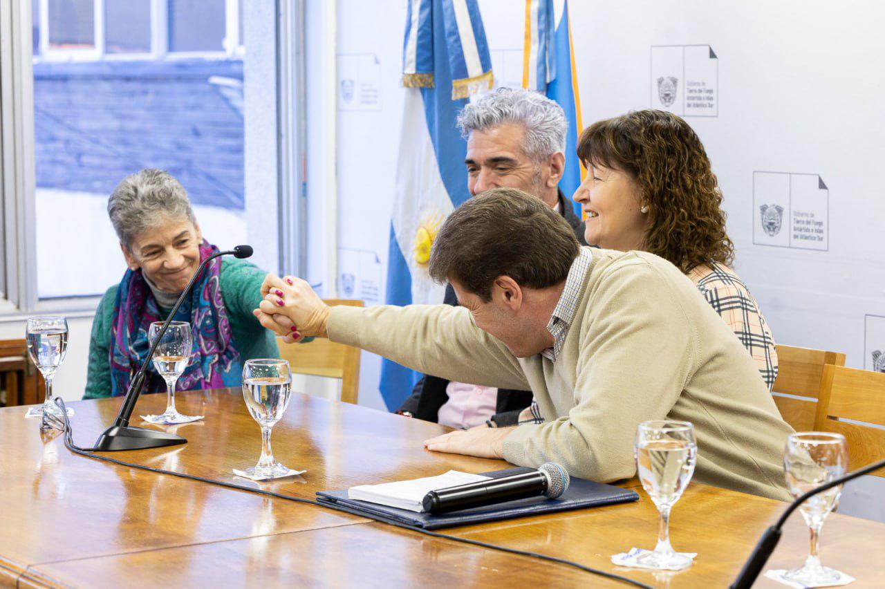 photo_5102661597553339073_y