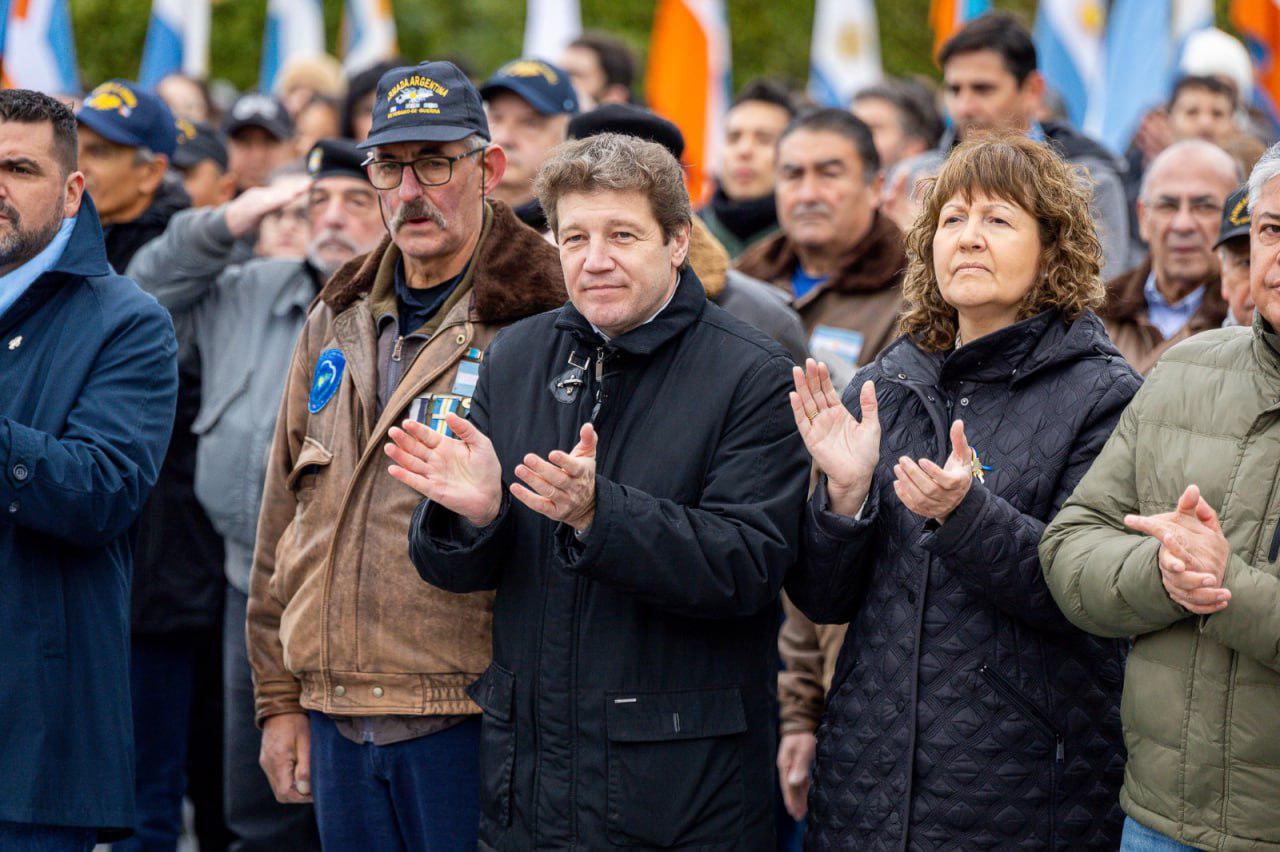 photo_4927365818786884917_y