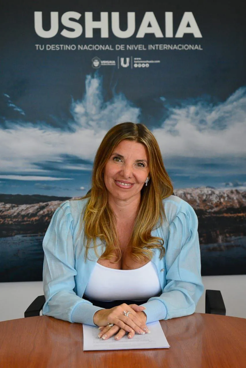 photo_5057920051352546811_y