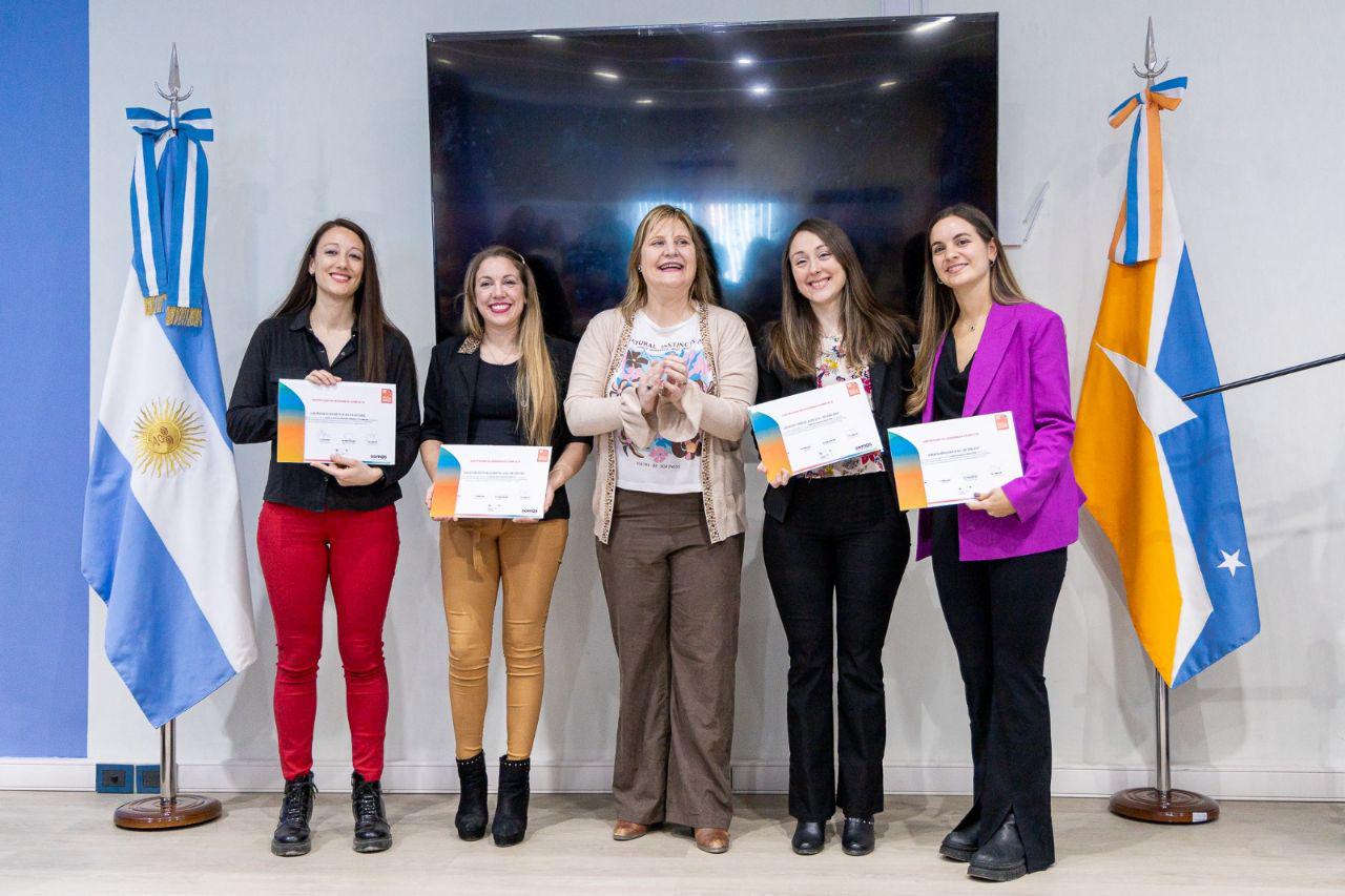 photo_5154899523837995902_y