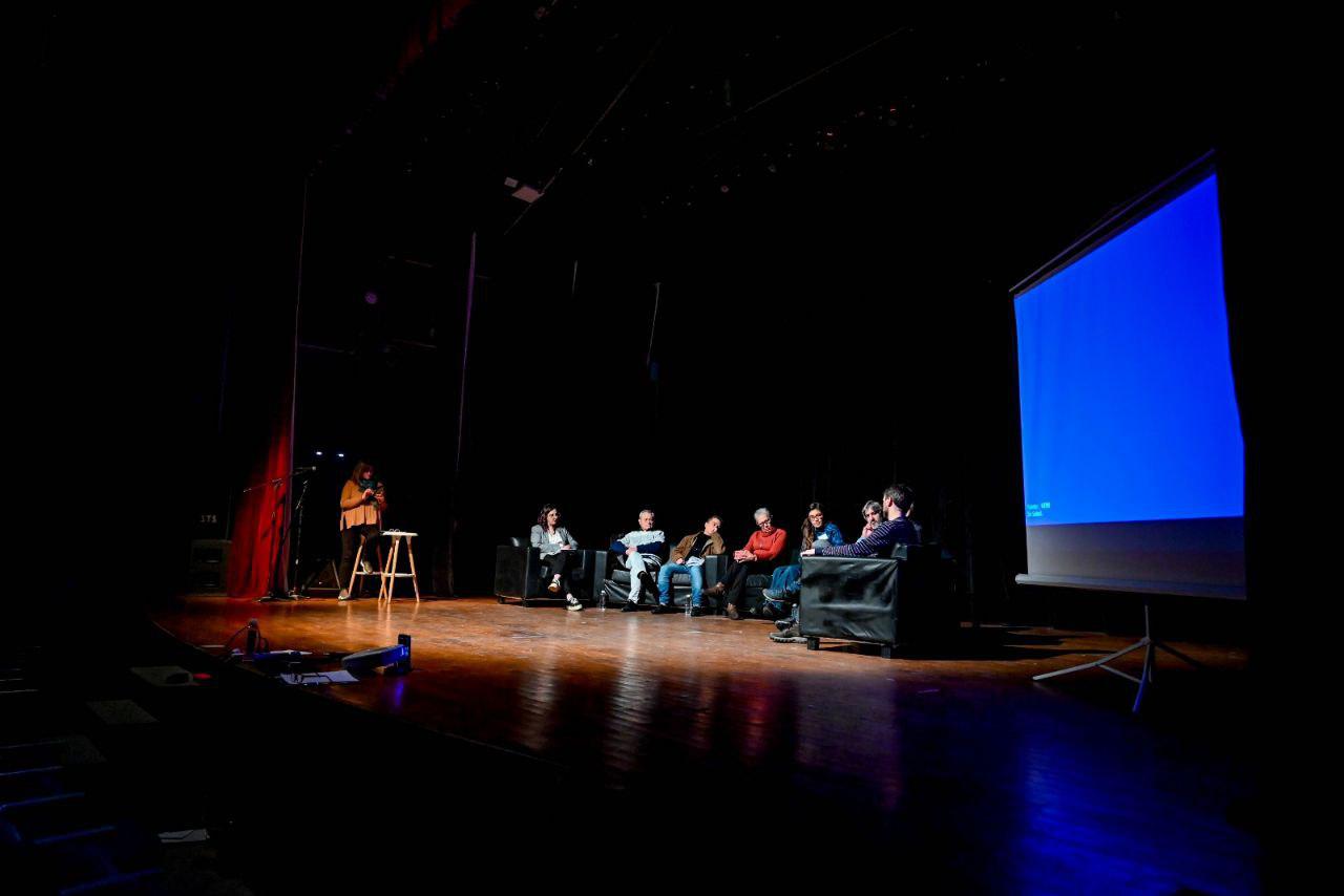 photo_5186304878757129533_y