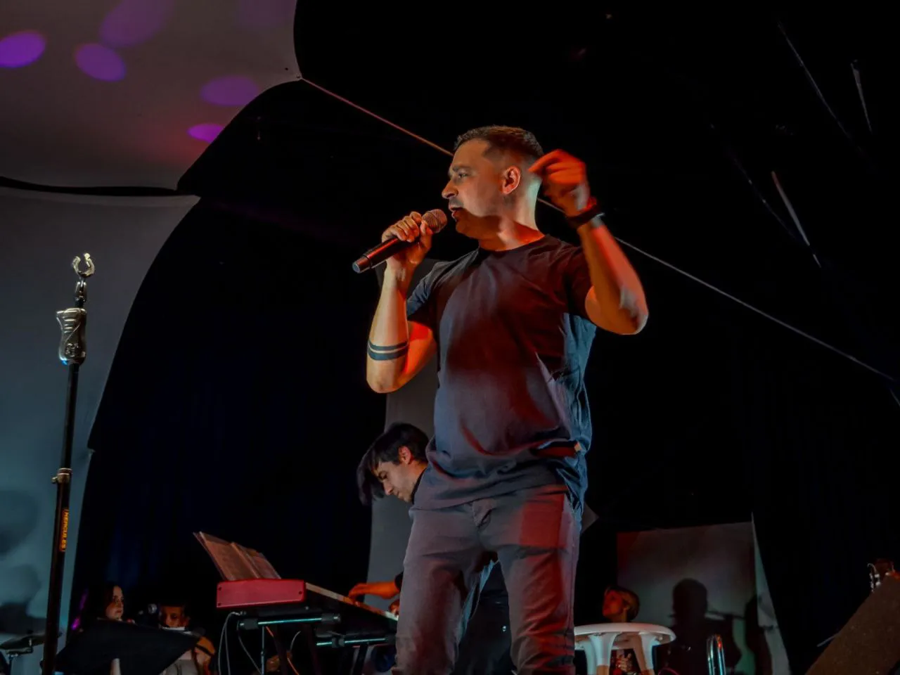 photo_5053592961996139895_y