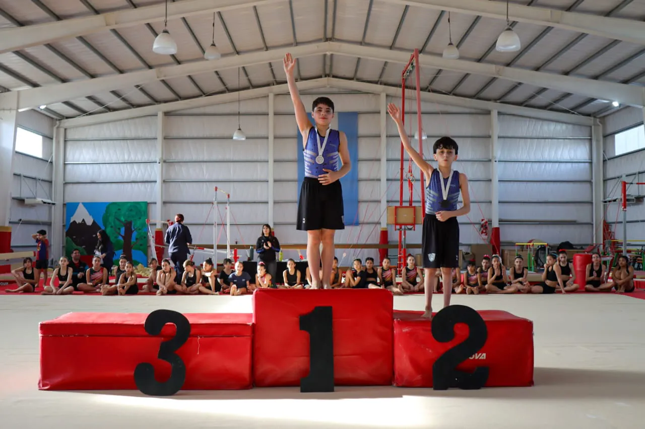 photo_5003618547900985133_y