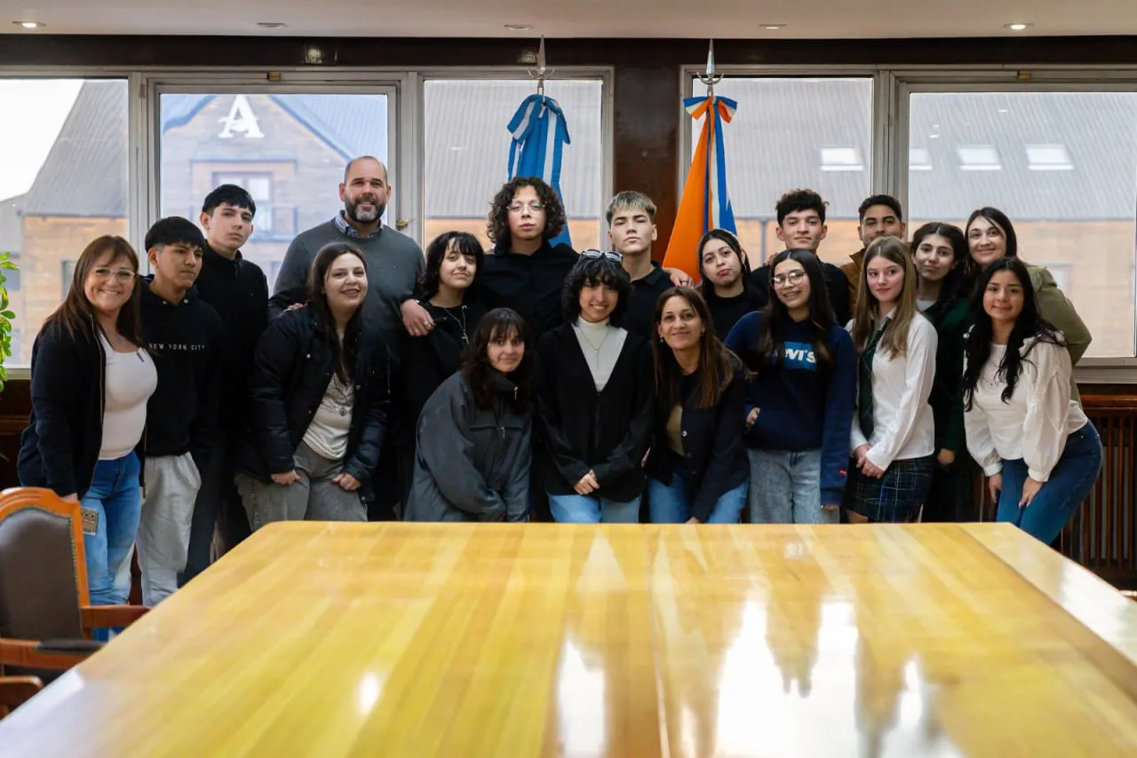 photo_5073630543508868344_y