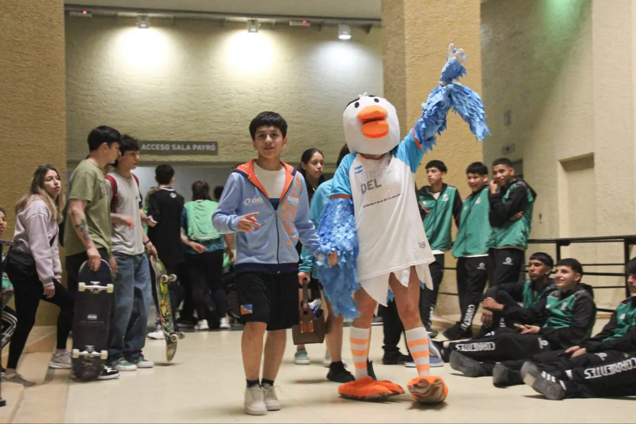 photo_5104844252692286312_y