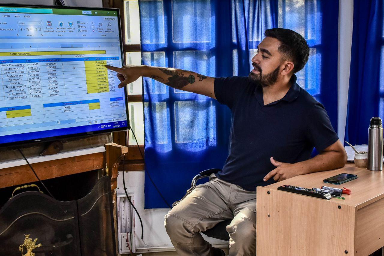 photo_5163658632896818283_y