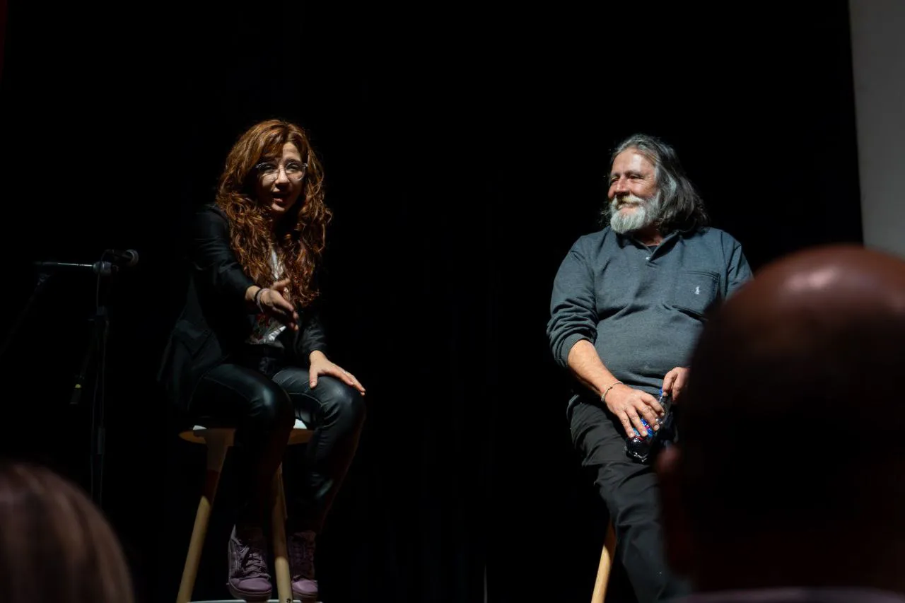 photo_5039866547165835078_y