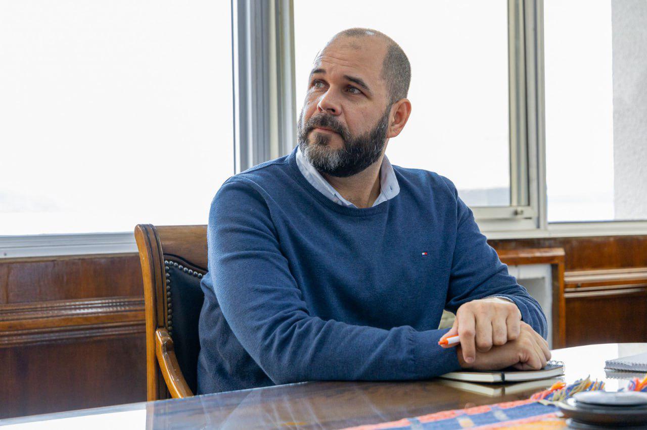 photo_5177111617224158340_y