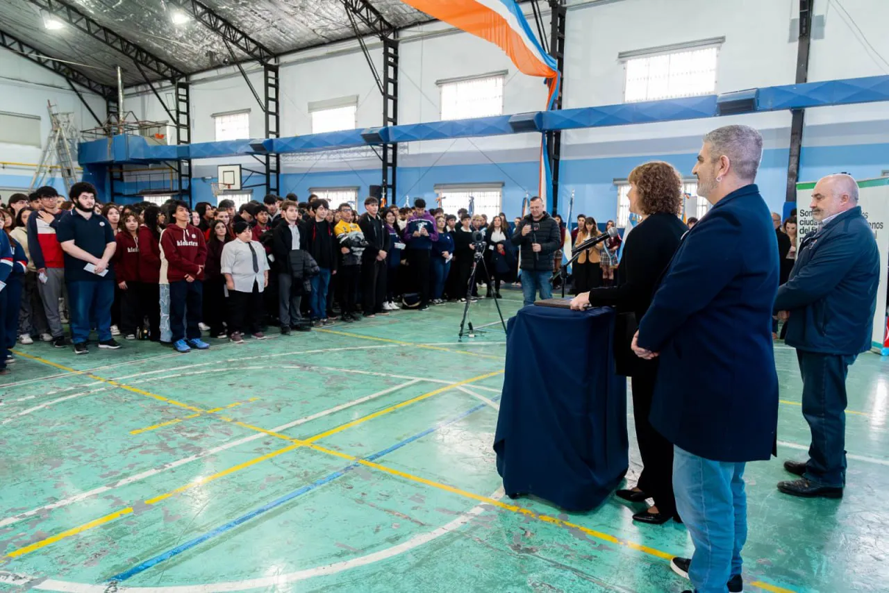 photo_5041815568965021470_y