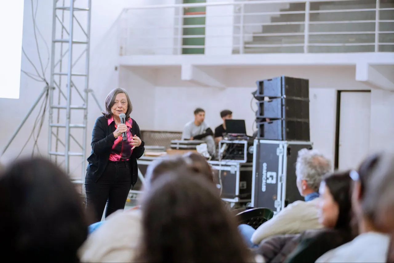 photo_4949533081308171042_y