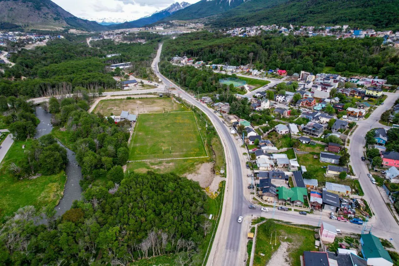 photo_5044245670051032908_y