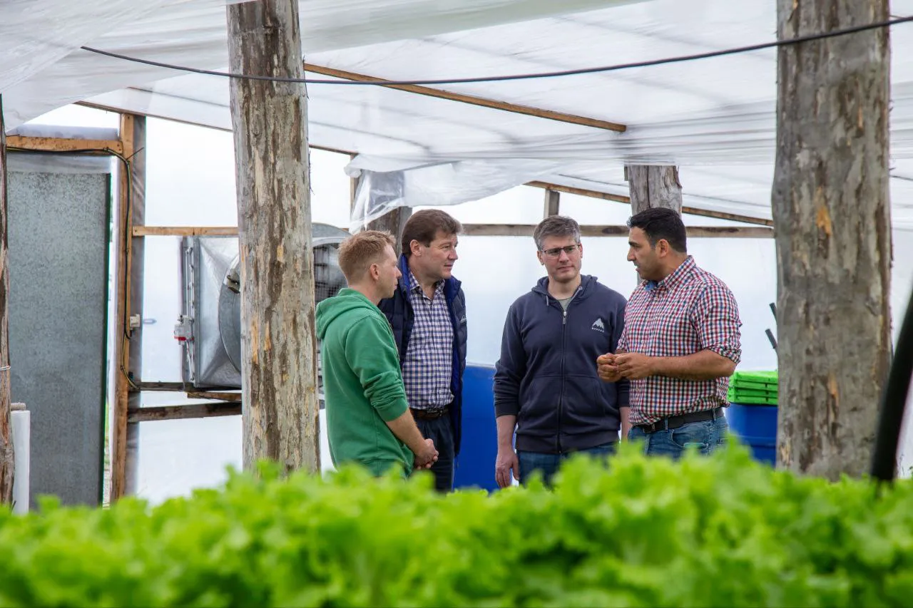 photo_4985746364352367448_y