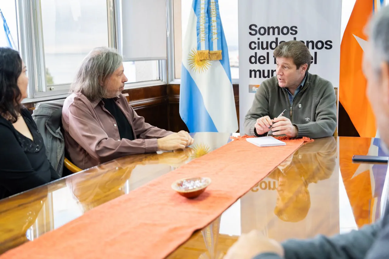 photo_5017220017837683242_y