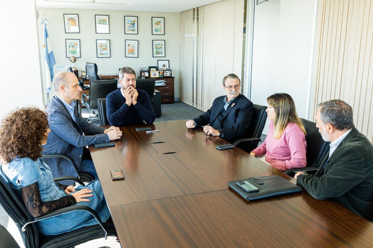 photo_5109608685679783273_y