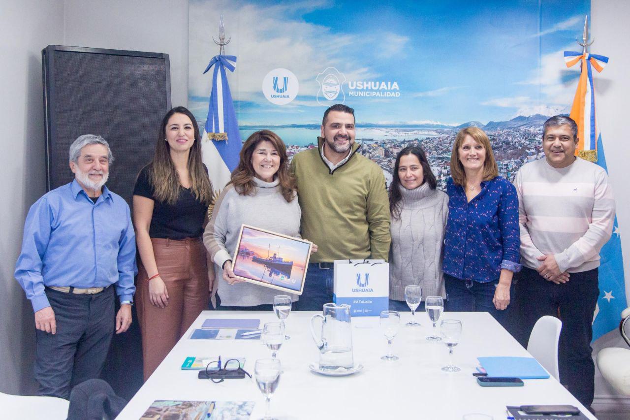 photo_5093986407860514904_y