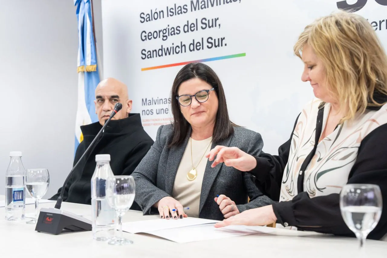 photo_4994642388374892795_y