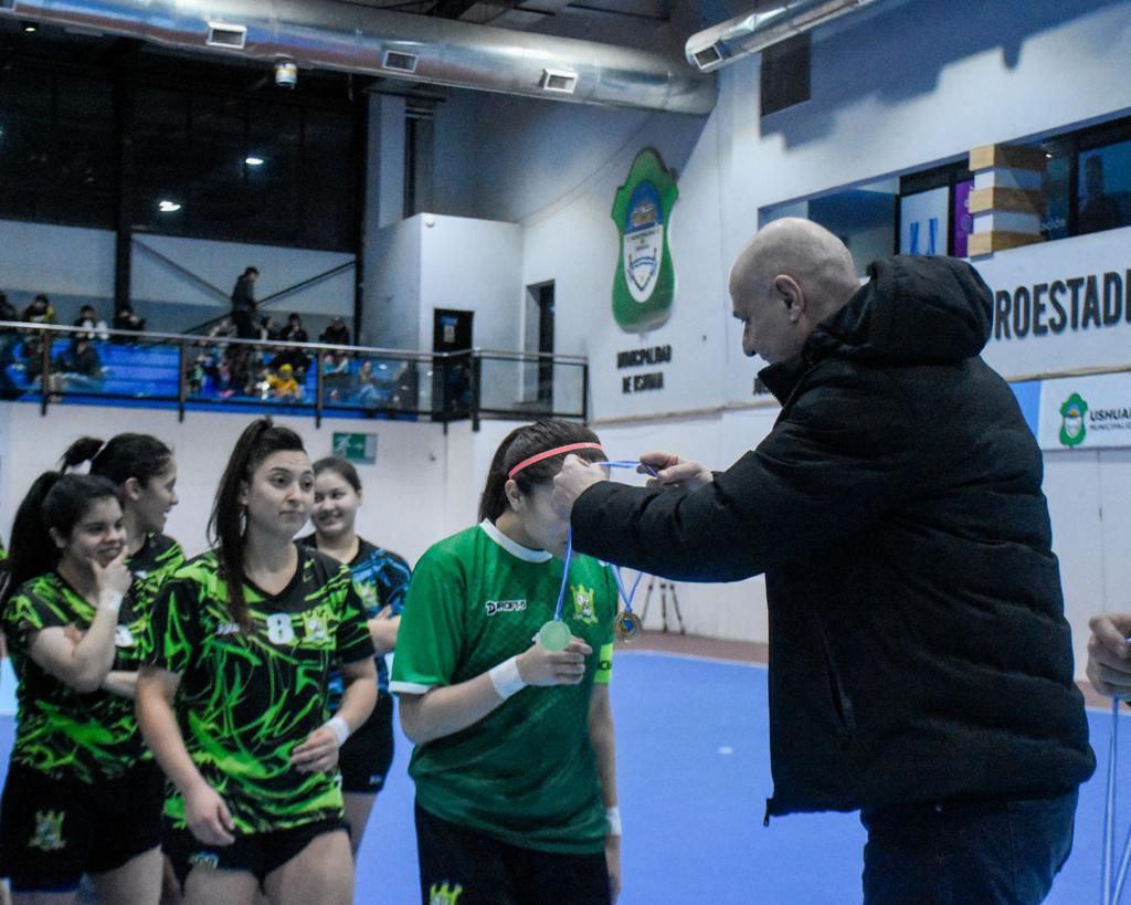 photo_5082357796791496020_y