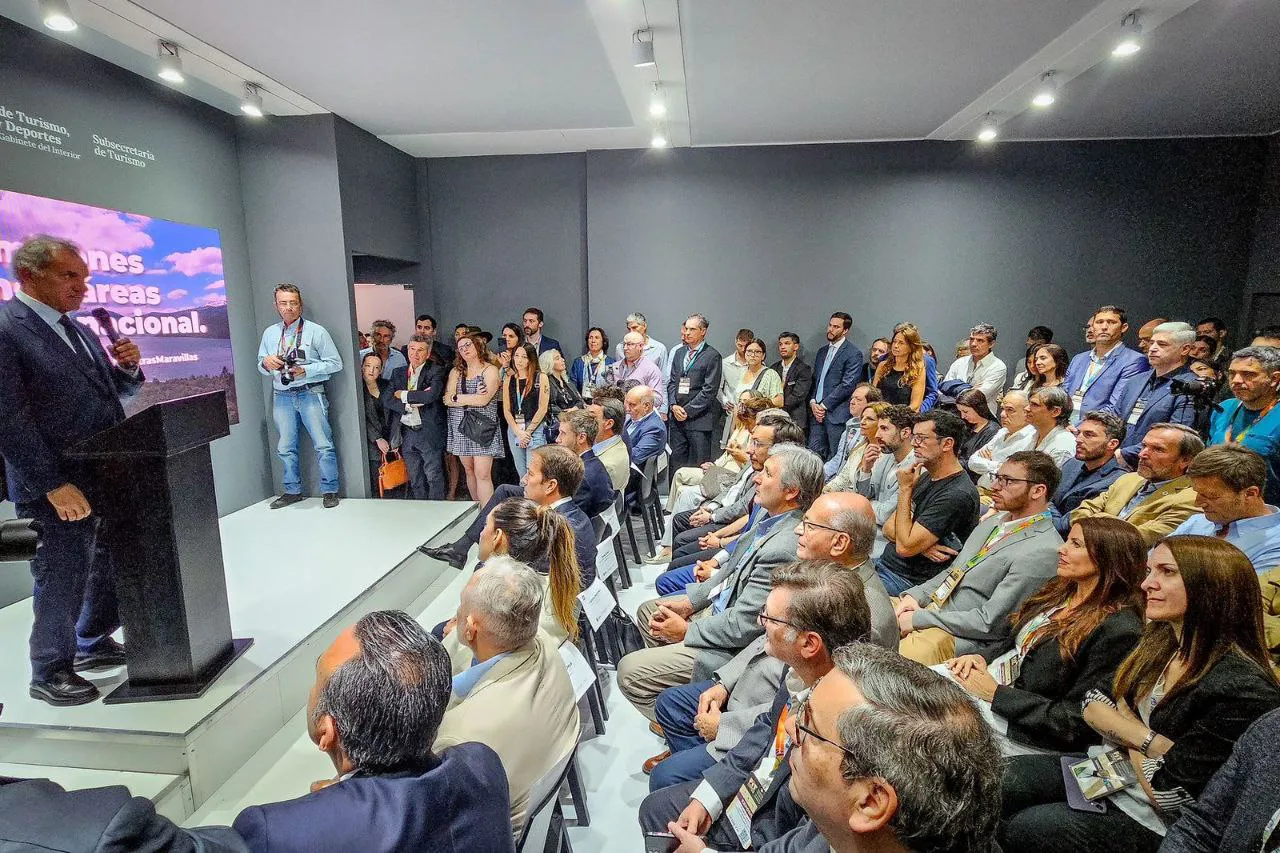 photo_5181790056380214605_y