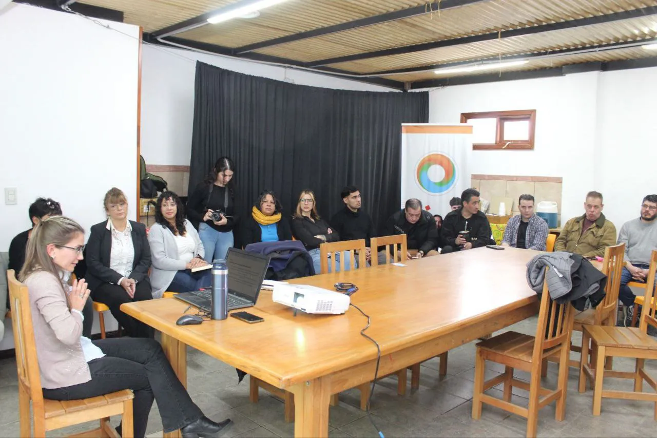 photo_5057883436756348573_y