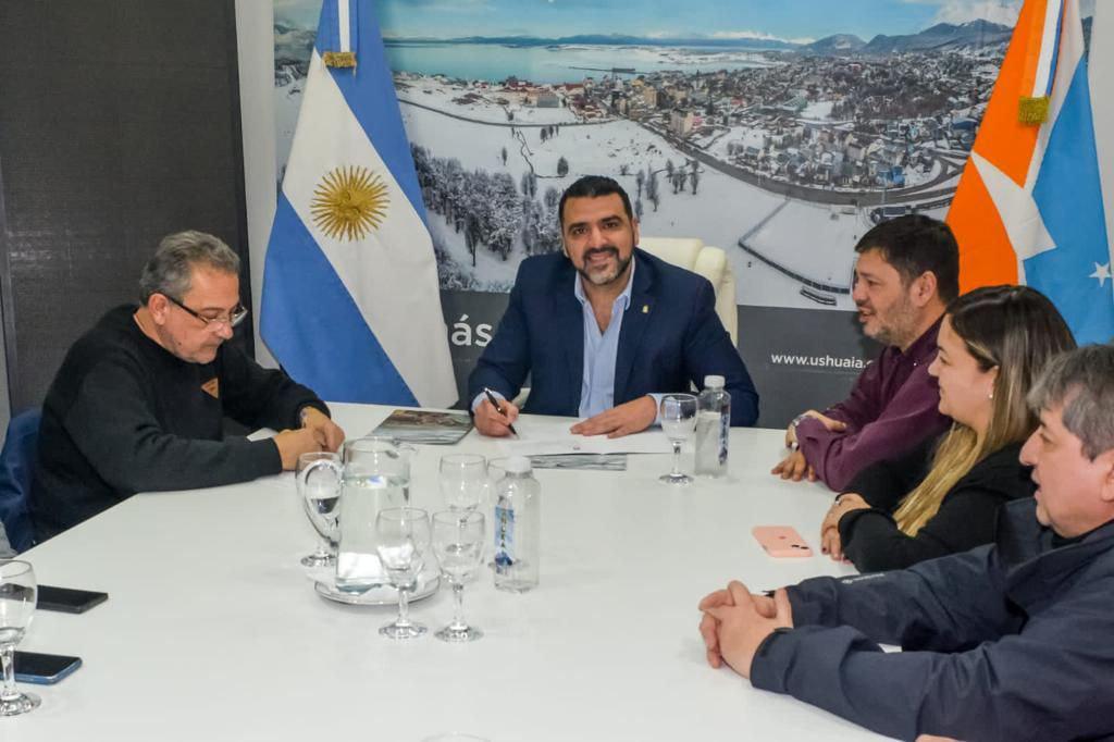 photo_5147992950138056254_y