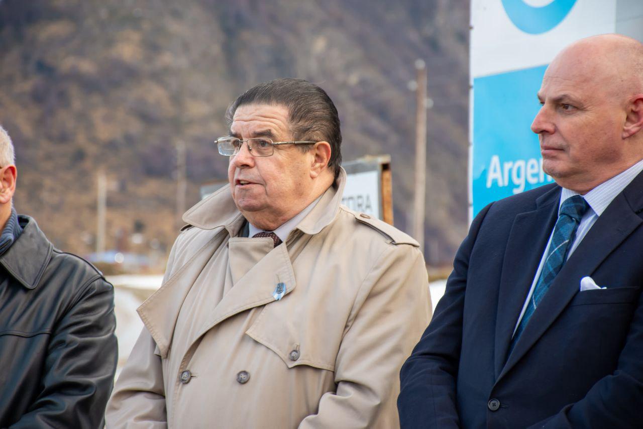 photo_5051106691327831488_y