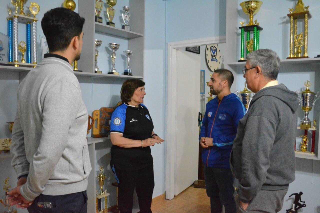 photo_5037597232475516015_y