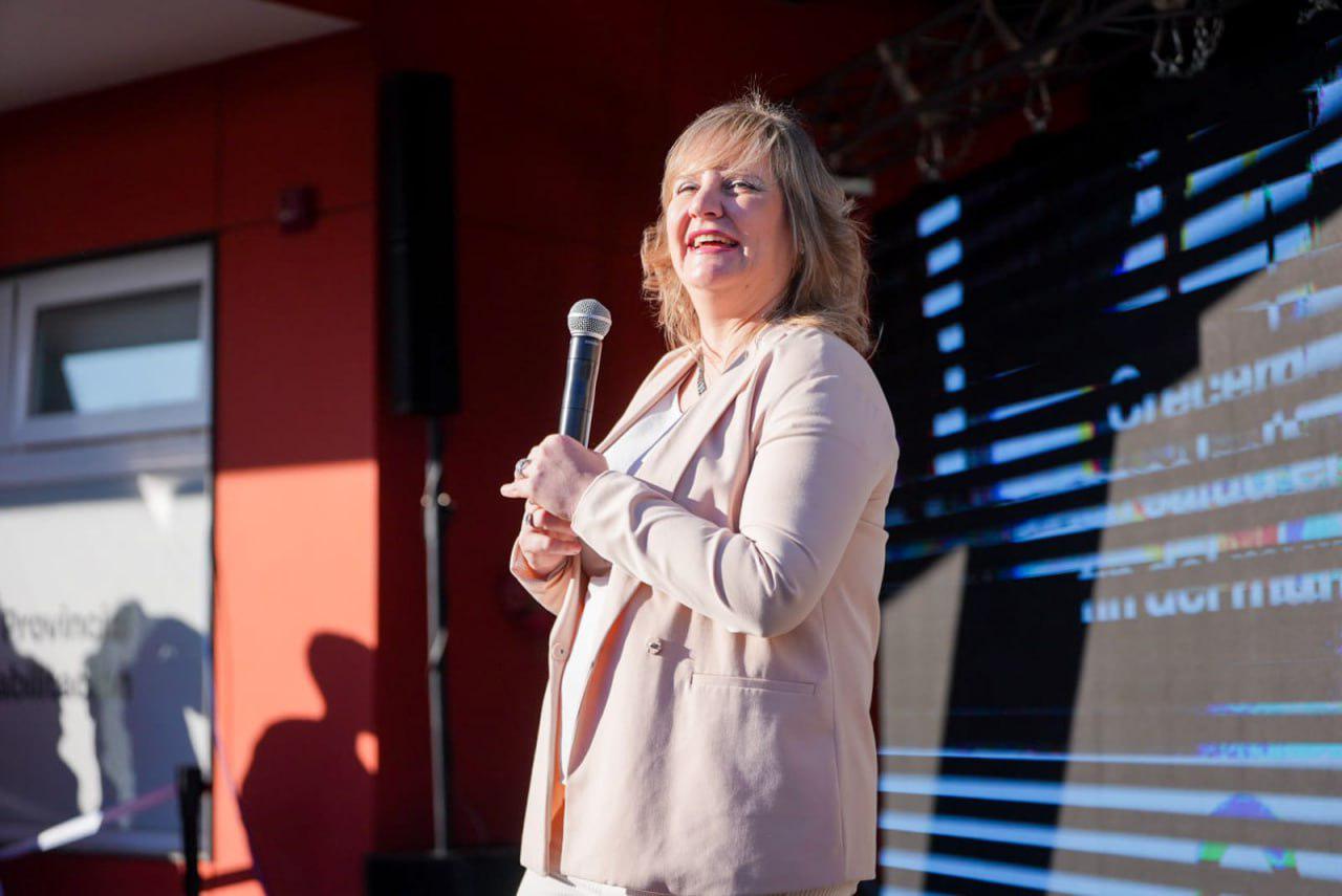 photo_5058073557778672934_y