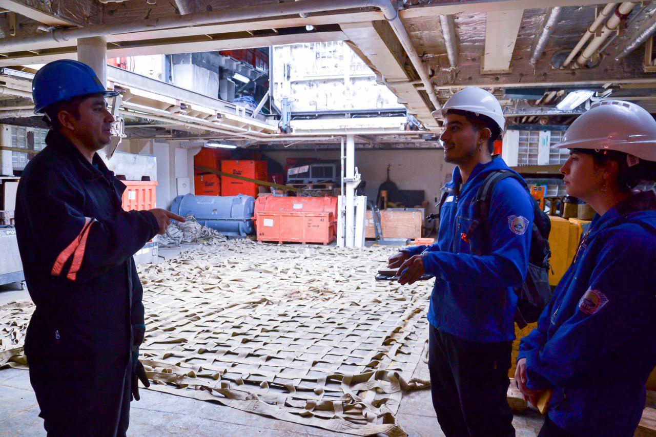 photo_4931869418414255161_y