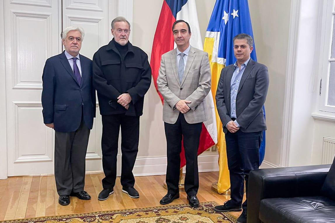 photo_4974765850959653971_y