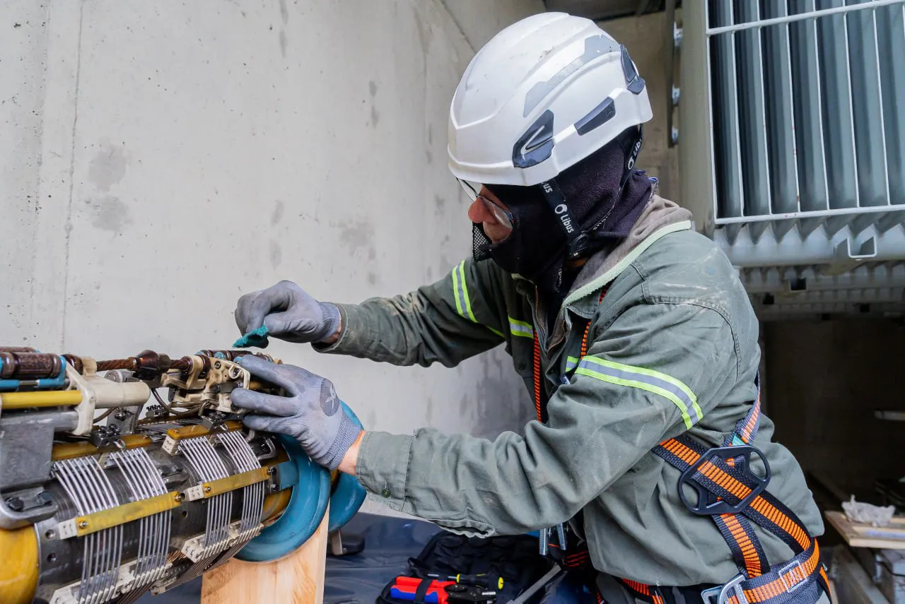 photo_5143277131885382555_y