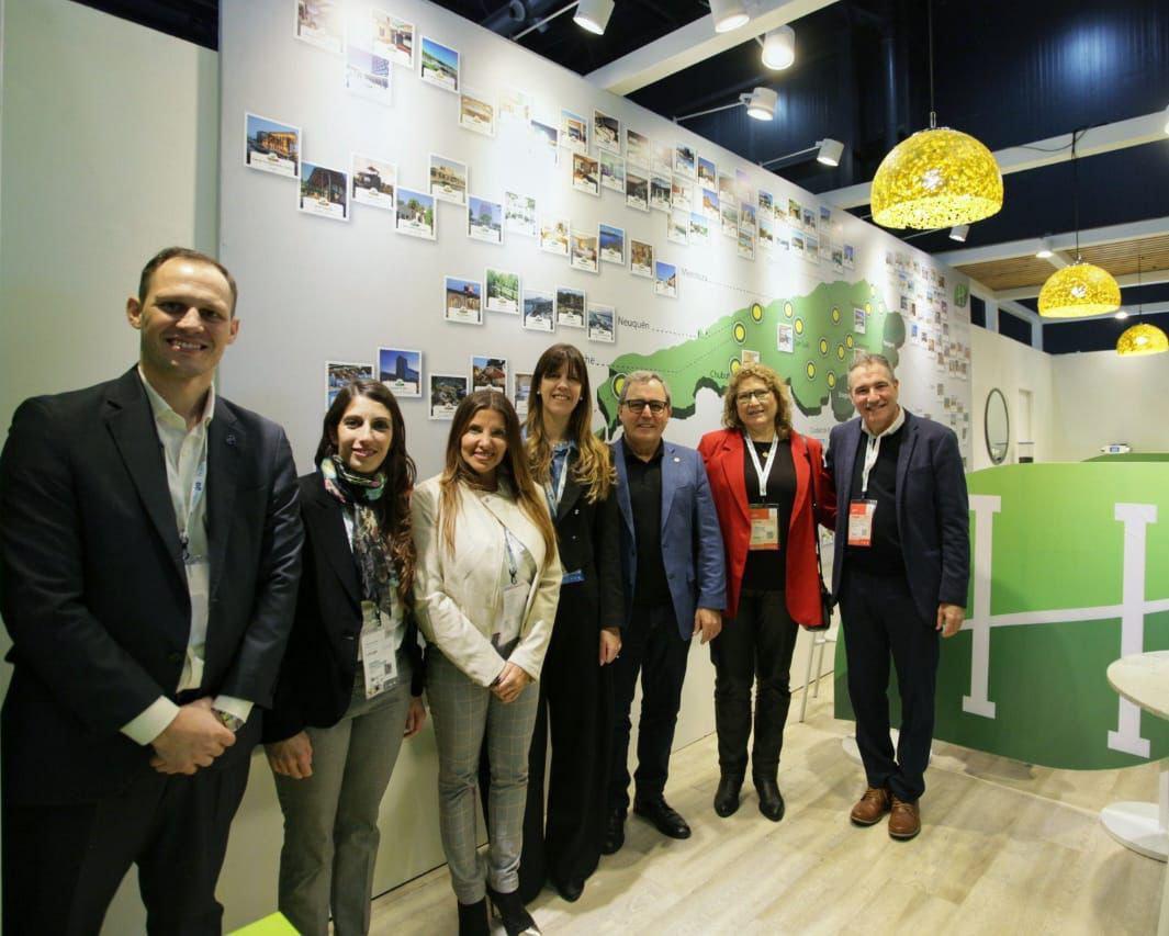 photo_5087118944132771118_y