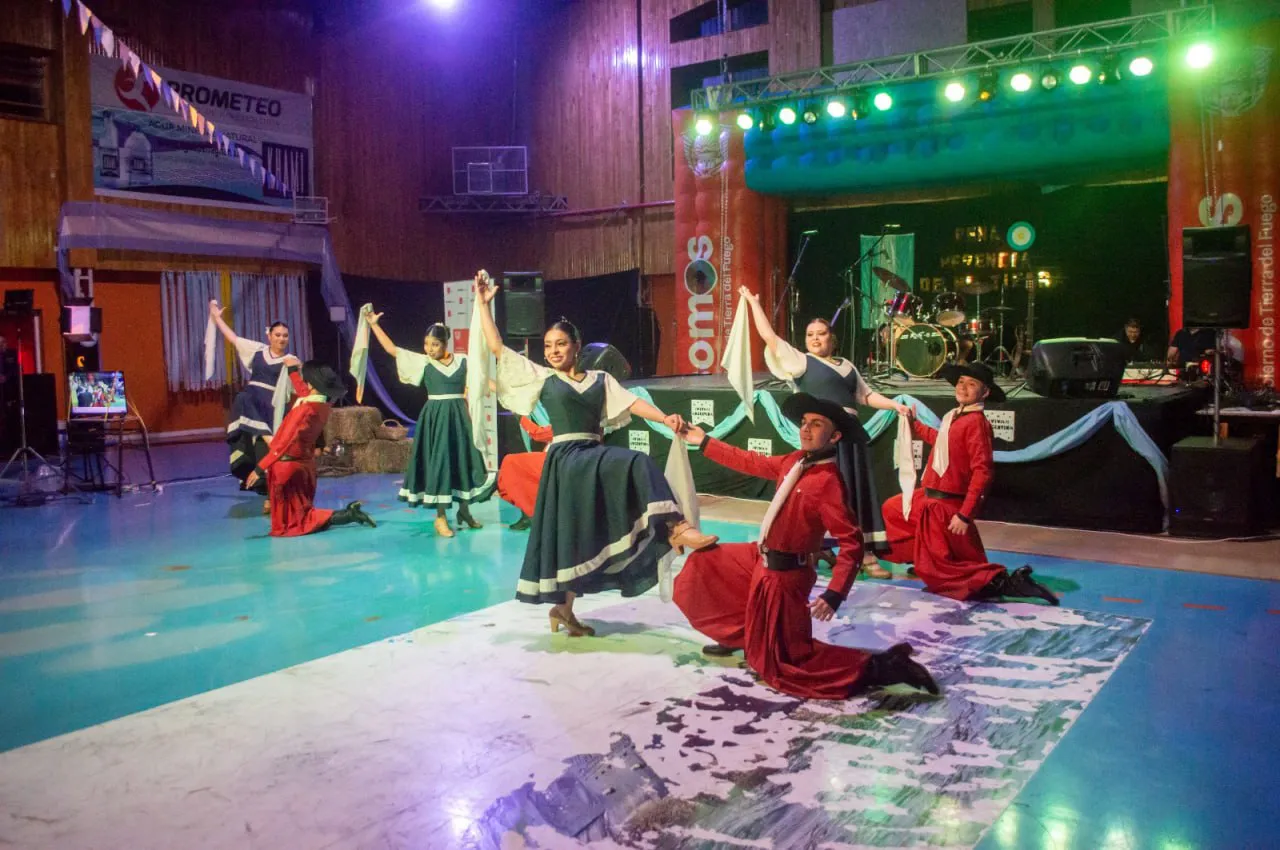 photo_5010706665573560272_y