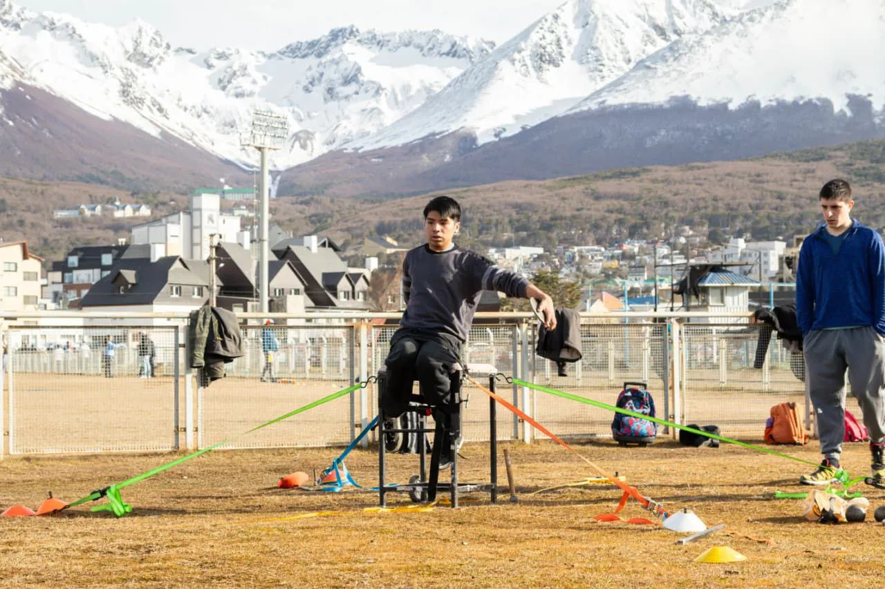 photo_5057883436756348537_y