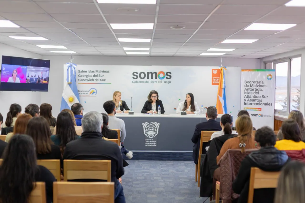 photo_5064425844474228836_y