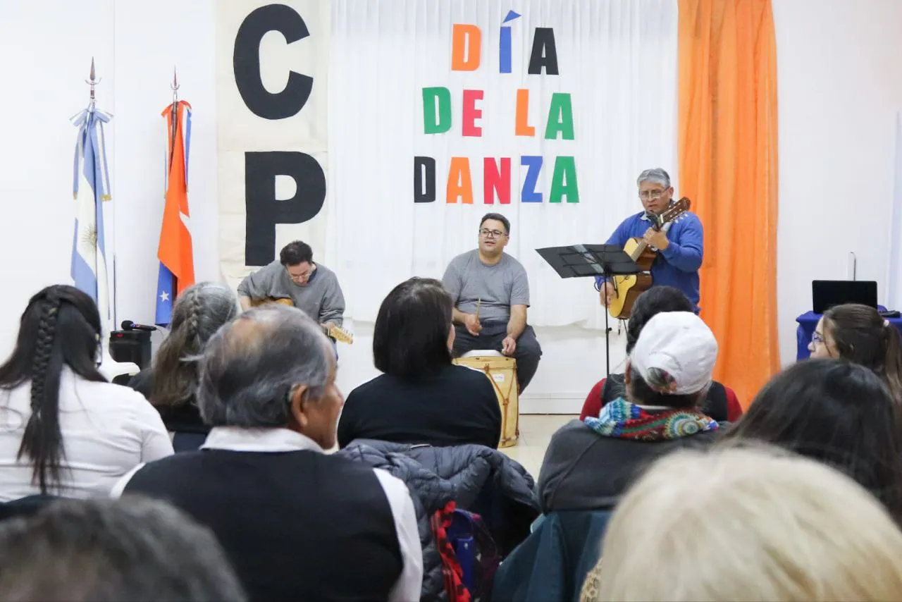 photo_4972458469974191654_y