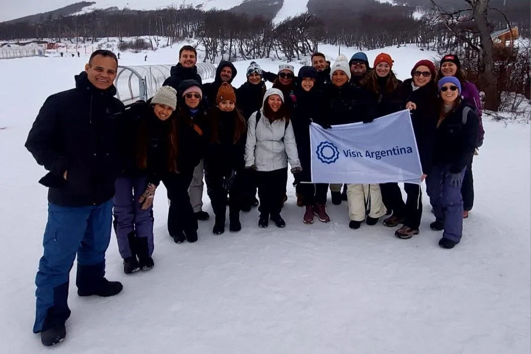 photo_5181916178094862886_y