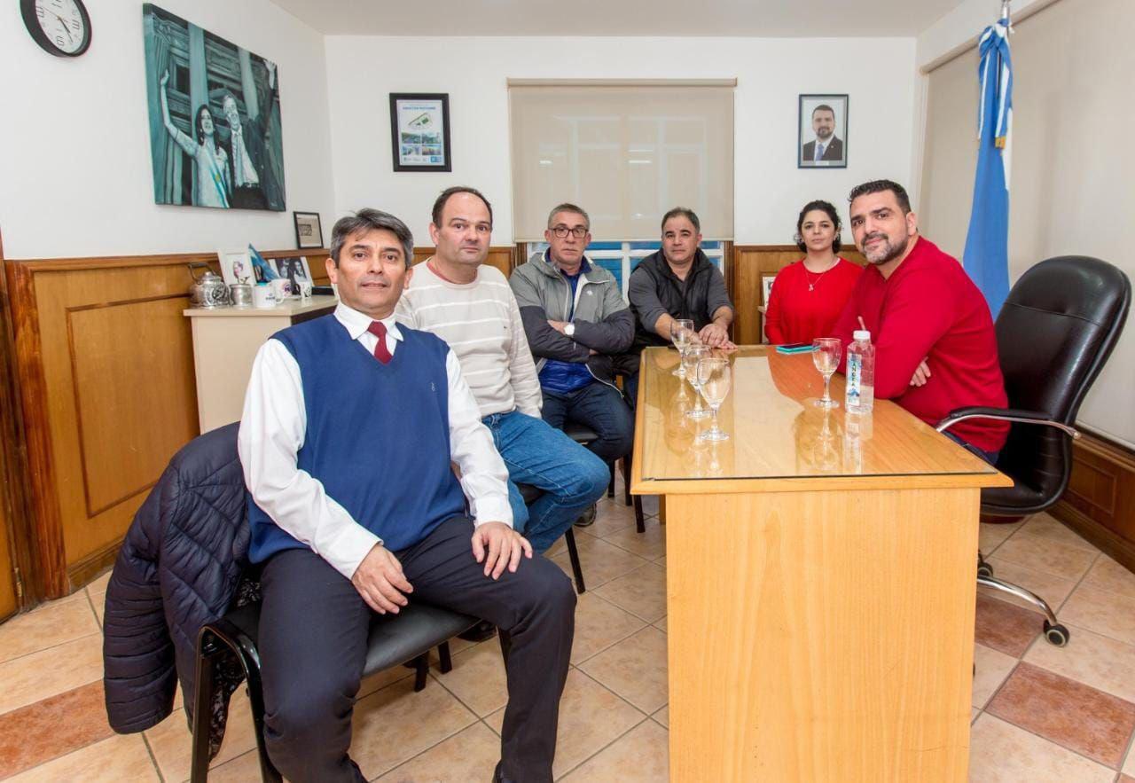 photo_4992273554997357708_y