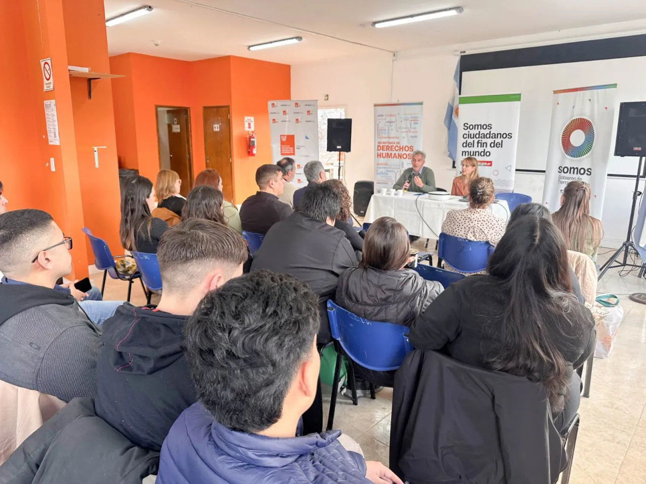 photo_5089503930886064972_y