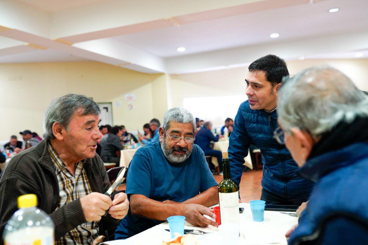 photo_5098489775559650537_y