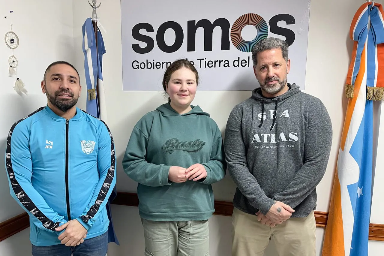 photo_4902615034656567668_y