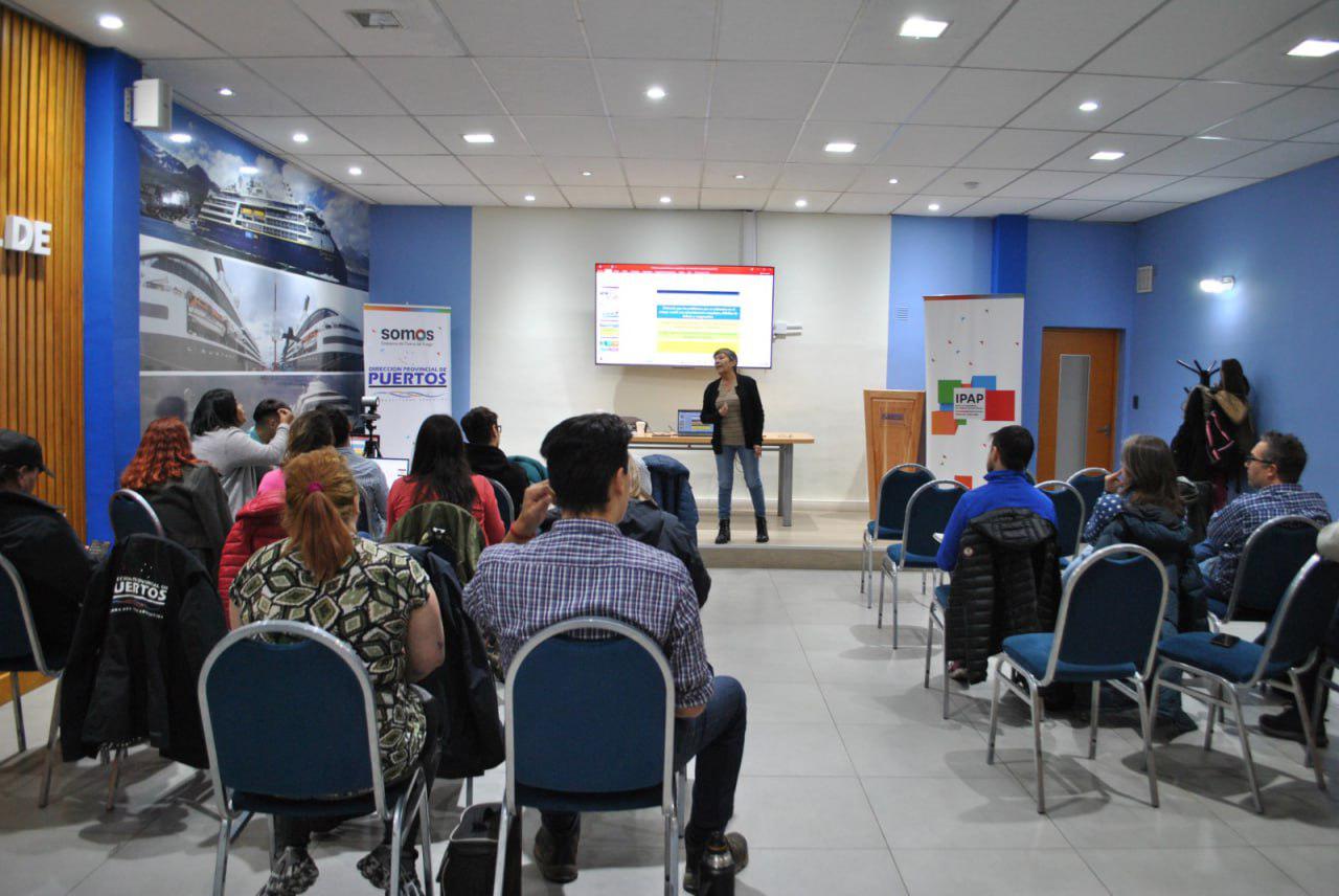 photo_4951893475071209329_y