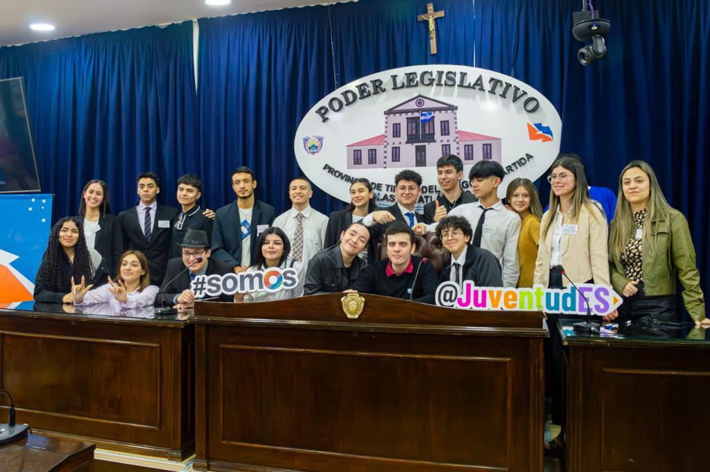 photo_4904713306569288811_y