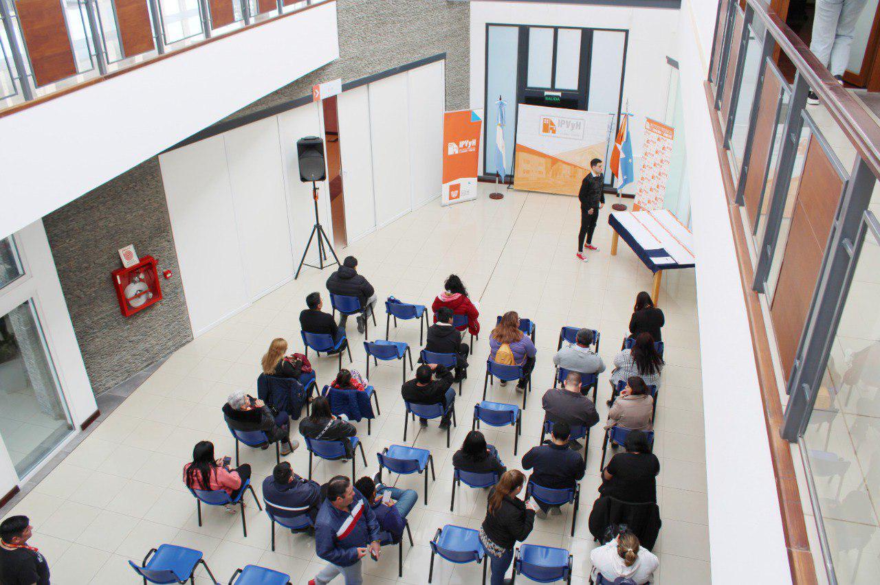 photo_5035297930323536883_y