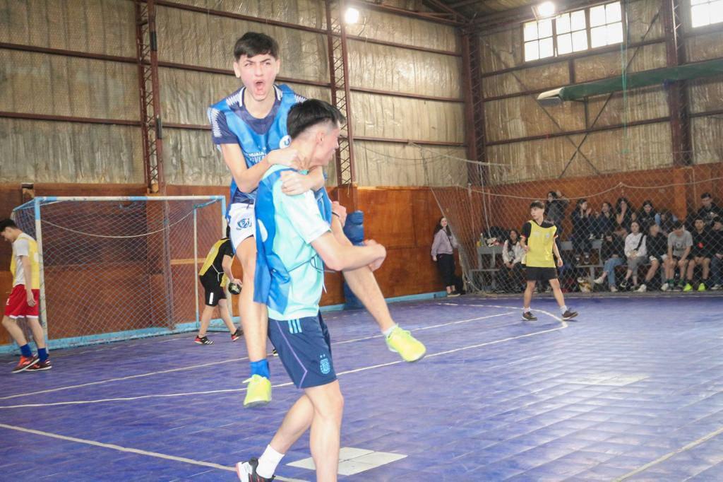 photo_4922583973998210163_y