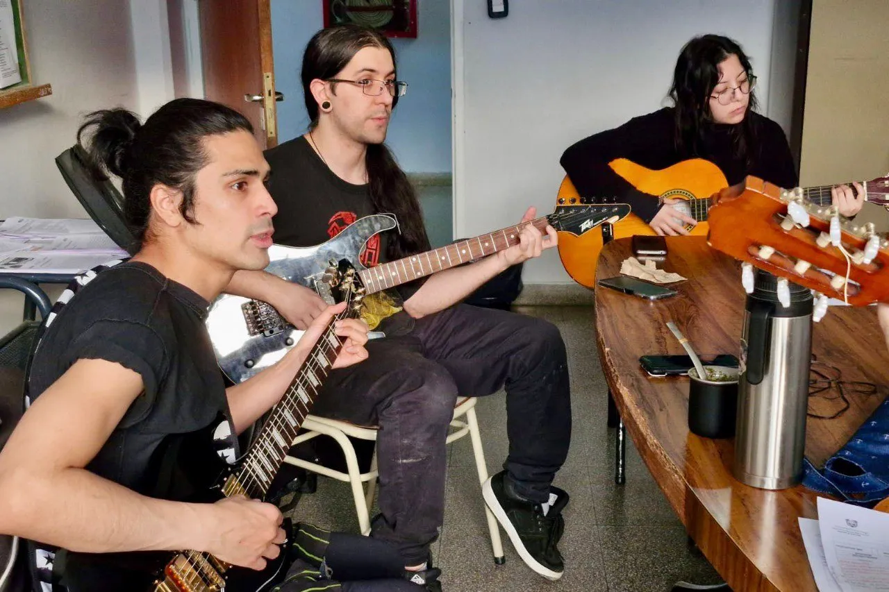 photo_4902615034656567650_y