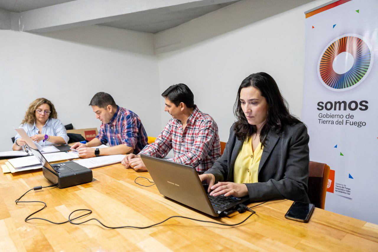 photo_4913743943460563906_y